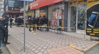 İş yerinde silahlı saldırıya uğrayan müşteri yaralandı