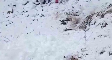 Kamyonet dere yatağına yuvarlandı: 5 yaralı