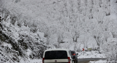 Karadeniz'deki 3 ilde 233 köy yolu ulaşıma kapandı
