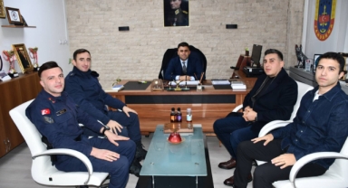 Kaymakam Demirtaş’tan Yılbaşı Gecesi Görev Başındaki Personele Ziyaret