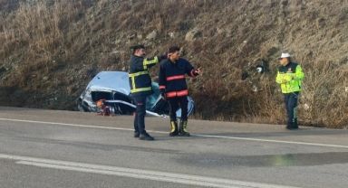Kontrolden çıkan otomobil şarampole devrildi: 5 yaralı