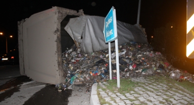 Ordu'da çöp kamyonu devrildi: Sürücü yaralandı