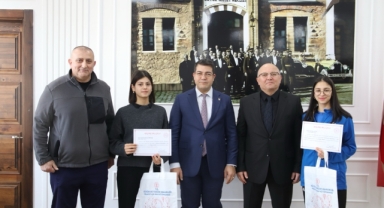 Piraziz’de Başarılı Öğrenciler Kaymakamlıkta Ödüllendirildi