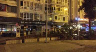 Samsun'da fırtına ağaç devirdi