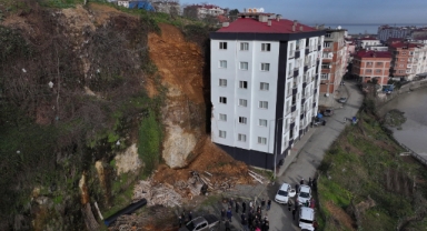 Toprak kaymasından etkilenen binada hasar tespit çalışmaları sürüyor