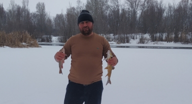 Türkiye'nin en uzun nehri dondu, üzerinde eskimo usülü balık avladılar