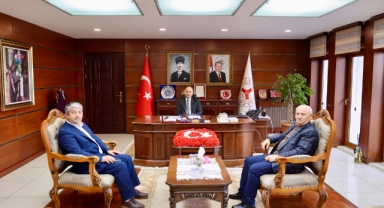 Vali Serdengeçti’ye Ahilik ve Fütüvvet Konulu Eser Takdim Edildi