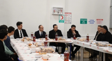 Alucra Kaymakamı Emrah Azman, Öğrencilerle İftarda Buluştu