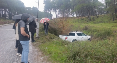Dereye uçan kamyonetten yara alamadan kurtuldu
