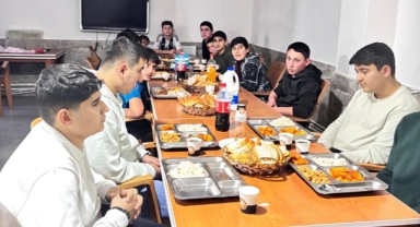 Gebze Giresunlar Derneği’nden Hafız Öğrencilere İftar ve Sahur İkramı