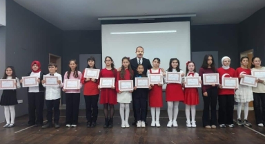 Giresun’da Öğrenciler İstiklal Marşı İçin Sahneye Çıktı
