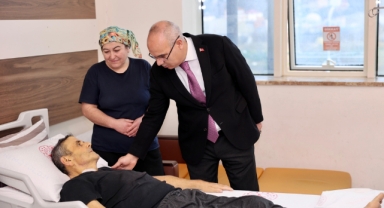 Giresun Valisi Koç’tan Hastalara Moral Ziyareti
