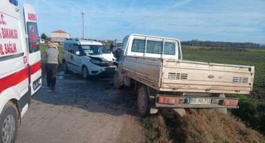 Kamyonetle hafif ticari aracın çarpıştığı kazada sürücüler yaralandı