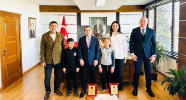 Kaymakam Kavanoz Başarılı Öğrencileri Makamında Ağırladı
