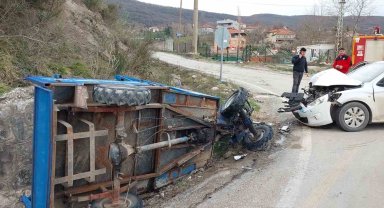Otomobil ile "pat pat" çarpıştı: 3 yaralı