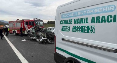TEM'de otomobil tıra çarptı: 1 ölü, 1 yaralı