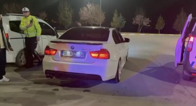 Abartı egzoz kullanan sürücüye ceza yağdı, araç trafikten men edildi