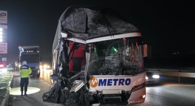 Amasya'da yolcu otobüsü ile tırın çarpıştığı kazada 11 kişi yaralandı!