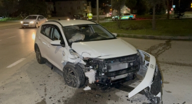Aynı kavşakta 9 yıl sonra yine kaza yaptı: 2 yaralı