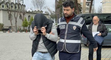 Eski karısının bıçak tehdidiyle cep telefonunu gasp etti