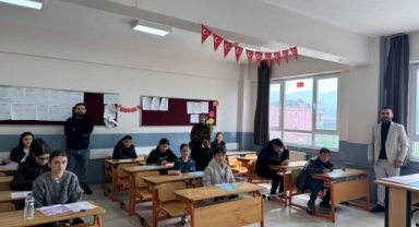 ESPİYE’DE “KİTAP KURDU” YARIŞMASINA YOĞUN İLGİ