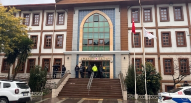 Eynesil’de AK Parti Belediye Meclis Üyesi Sezgin Topal ve Yakınlarına İşyerlerinde Saldırı