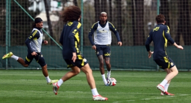 Fenerbahçe günün ilk antrenmanını yaptı