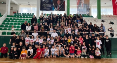 Giresun’da Minik Cimnastikçiler Parkurda Yeteneklerini Sergiledi