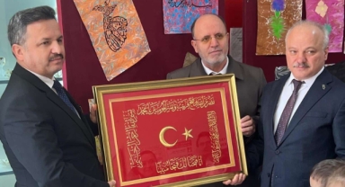 Giresun’da “Sanatın Diliyle Değerlerimiz” Ebru Sergisi Açıldı
