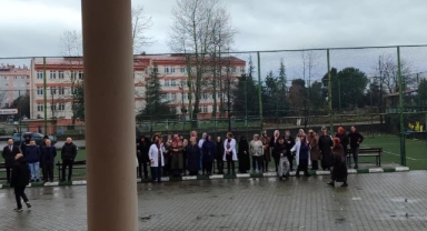 Görele’de “Çök-Kapan-Tutun” Uygulamalı Deprem Eğitimi Düzenlendi