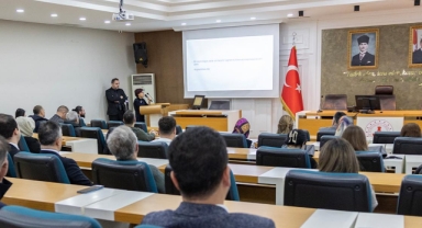 GRÜ'de 'Bağımlılığı Konuşuyoruz' Konferansı Düzenlendi
