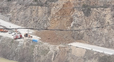 Gümüşhane–Giresun Yolunda Heyelan Böyle Görüntülendi!