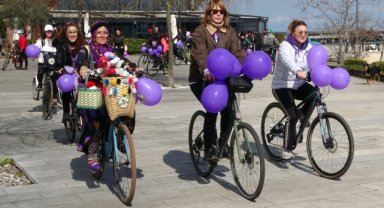 Ordu'da kadınlar "8 Mart Dünya Kadınlar Günü"nde pedal çevirdi