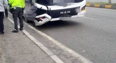 Otobüsle çarpışan motosiklet sürücüsü hayatını kaybetti