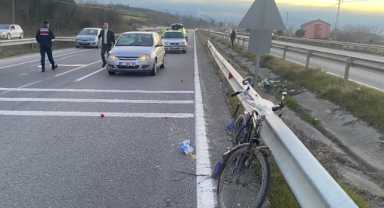 Otomobilin çarptığı bisikletin sürücüsü hayatını kaybetti