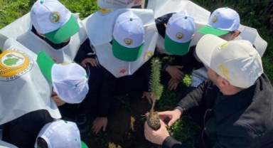 Piraziz’de Öğrenciler Fidanları Toprakla Buluşturdu