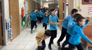 PİRAZİZ’DE OKULLAR DEPREM TATBİKATI: ÇÖK, KAPAN, TUTUN!