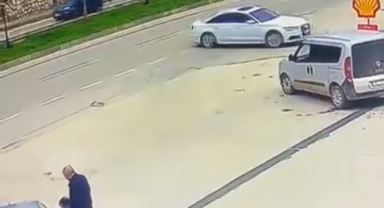 Sürücüsüz araç trafiğe çıktı, kaza böyle geldi