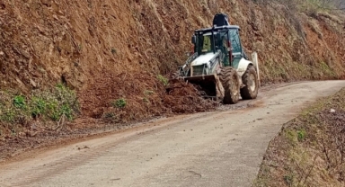 Üçtaş Köyü’nde Heyelan Temizlendi, Ulaşım Yeniden Sağlandı