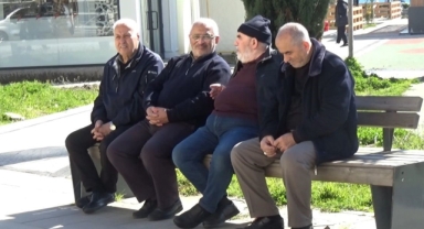 Yaşlı nüfus 9 milyon 583 bin 59 kişi oldu
