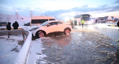10 aracın karıştığı trafik kazasında 6 kişi yaralandı 