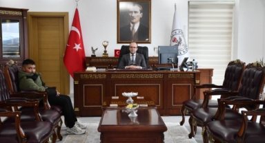 Alucra Kaymakamlığı’nda Minik Misafir Gülümsetti
