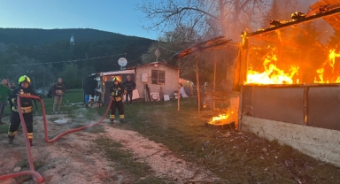Baraka alevlere teslim oldu