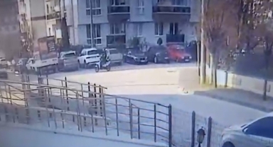 Bolu'da hafif ticari araç ile motosikletin çarpıştığı kaza kamerada
