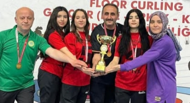 Espiyeli Öğrenciler Floor Curling'de Zirvede