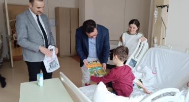 Giresun’da Çocuk Hastalara Kitap Hediyesi