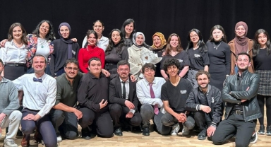 GRÜ Tiyatro Topluluğu Gümüşhane’de Sahne Performansıyla Büyüledi