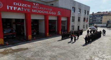 İki kardeşin itfaiyeci olma hayali bir günlüğüne gerçeğe dönüştü