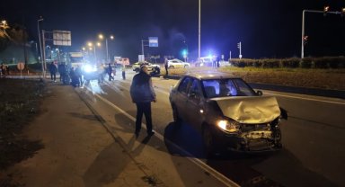 İki otomobil çarpıştı, 4 kişi yaralandı