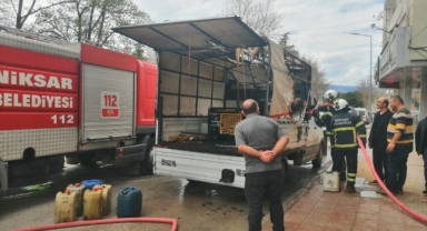  Jeneratörden çıkan kıvılcım aracı yaktı